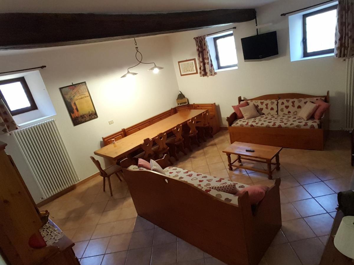 Bed and Breakfast La Taverna Di Tony Montalto Dora Екстер'єр фото