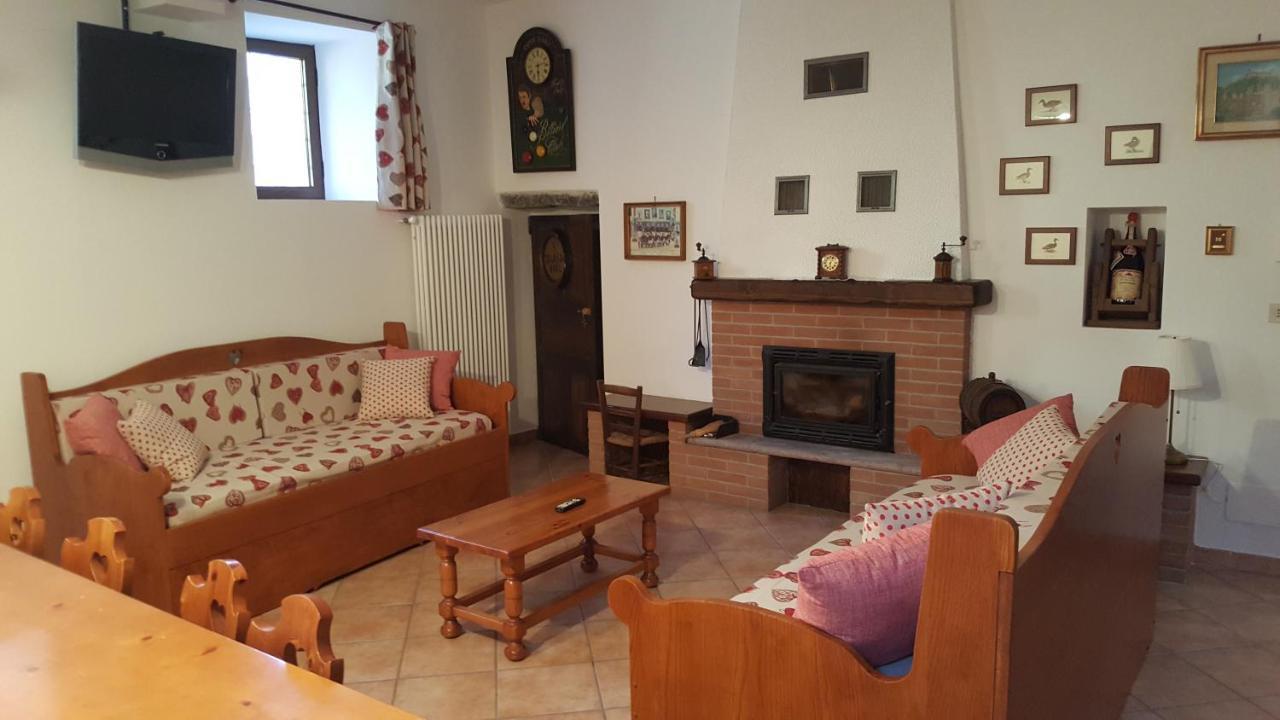 Bed and Breakfast La Taverna Di Tony Montalto Dora Екстер'єр фото