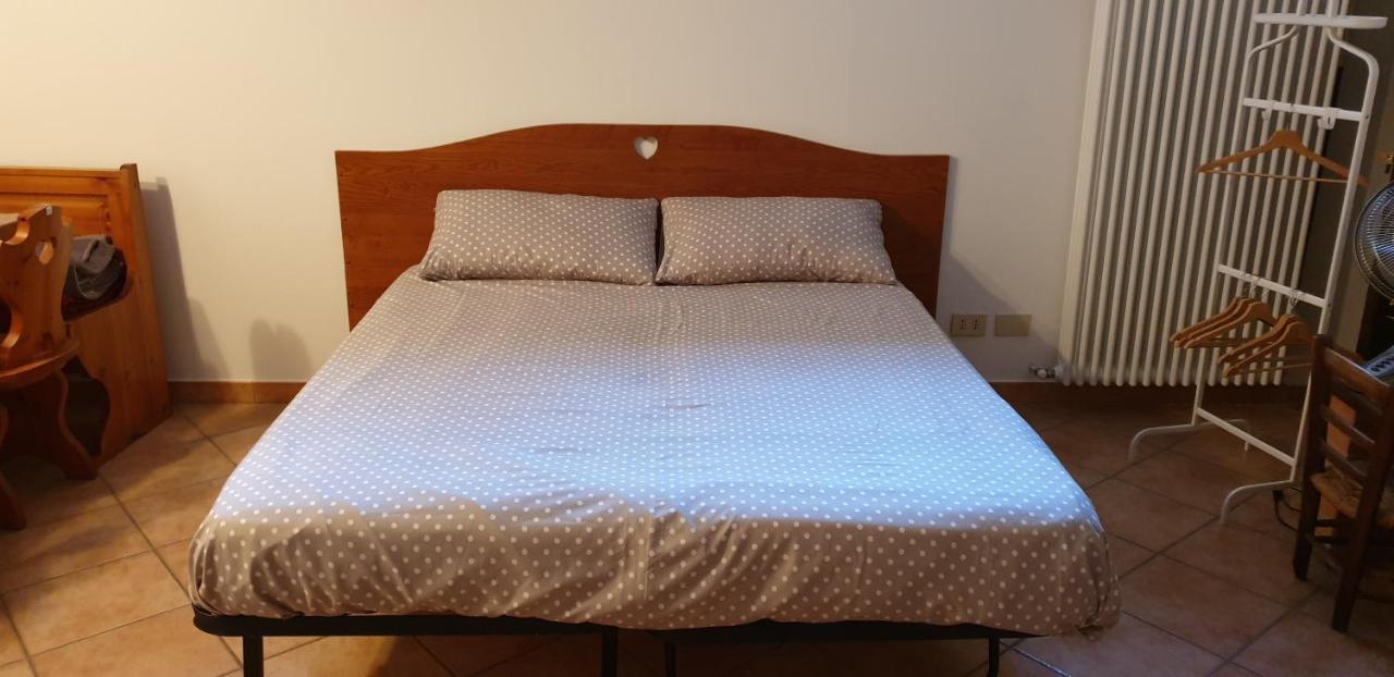 Bed and Breakfast La Taverna Di Tony Montalto Dora Екстер'єр фото