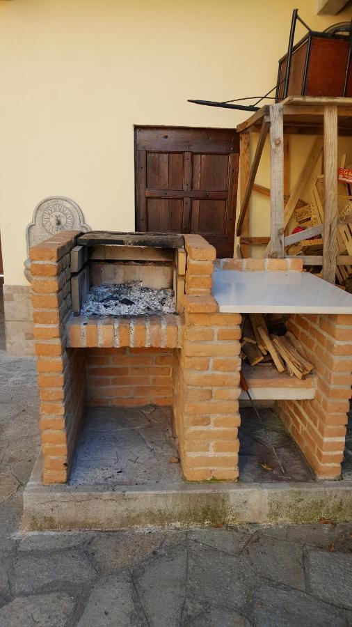 Bed and Breakfast La Taverna Di Tony Montalto Dora Екстер'єр фото